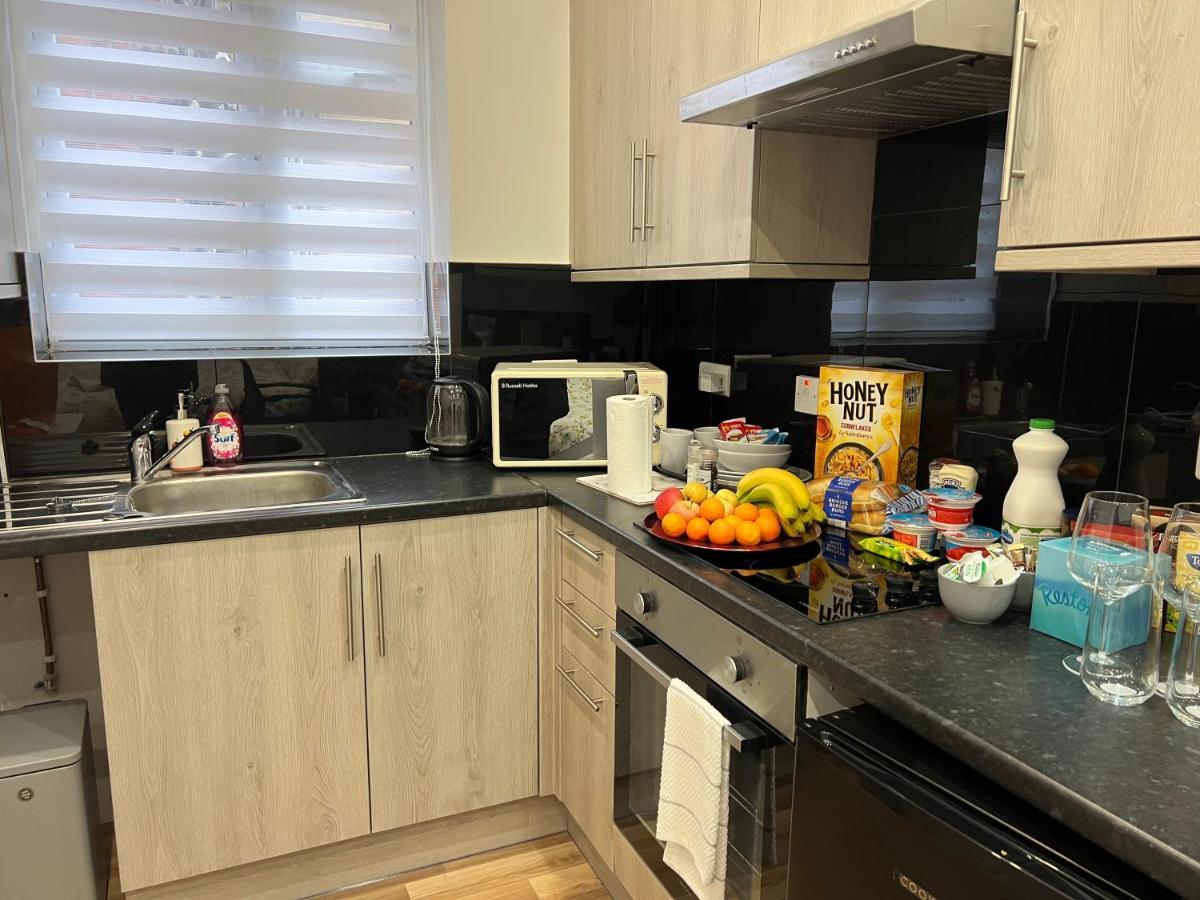 Jj Serviced Apartment - Close To Tube Station & Near Central London & Wembley Northolt  Eksteriør billede